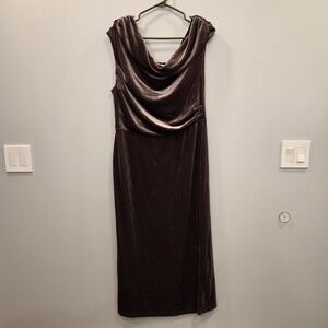 ASTR The Label XL Taupe Velvet Off Shoulder Midi Dresz